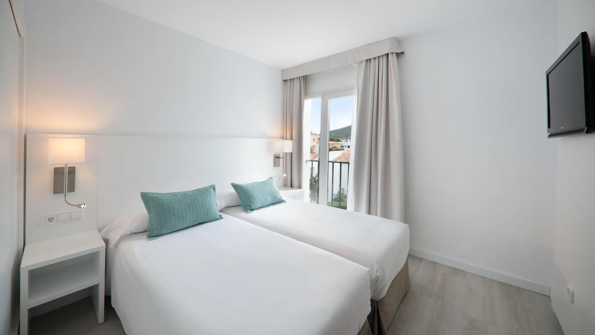 Hotel La Pergola Mallorca contacts